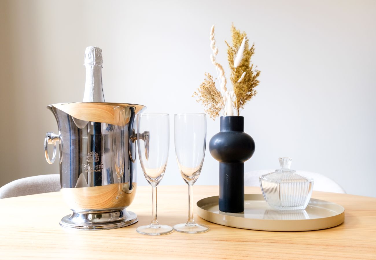 Apartment in Porto - Art Deco 34 Luxury Apartment Downtown Metro AC