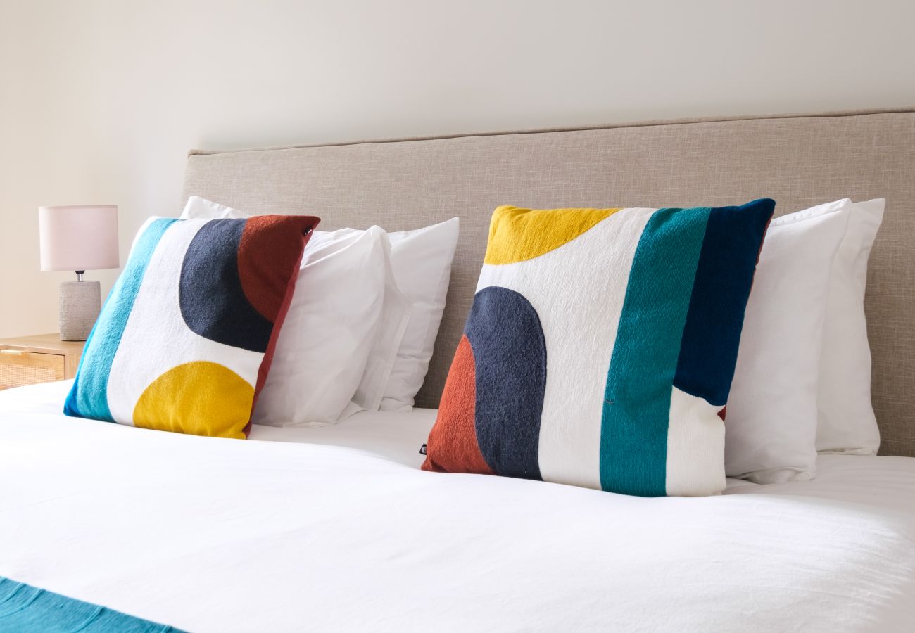 Apartment in Porto - Art Deco 34 Luxury Apartment Downtown Metro AC