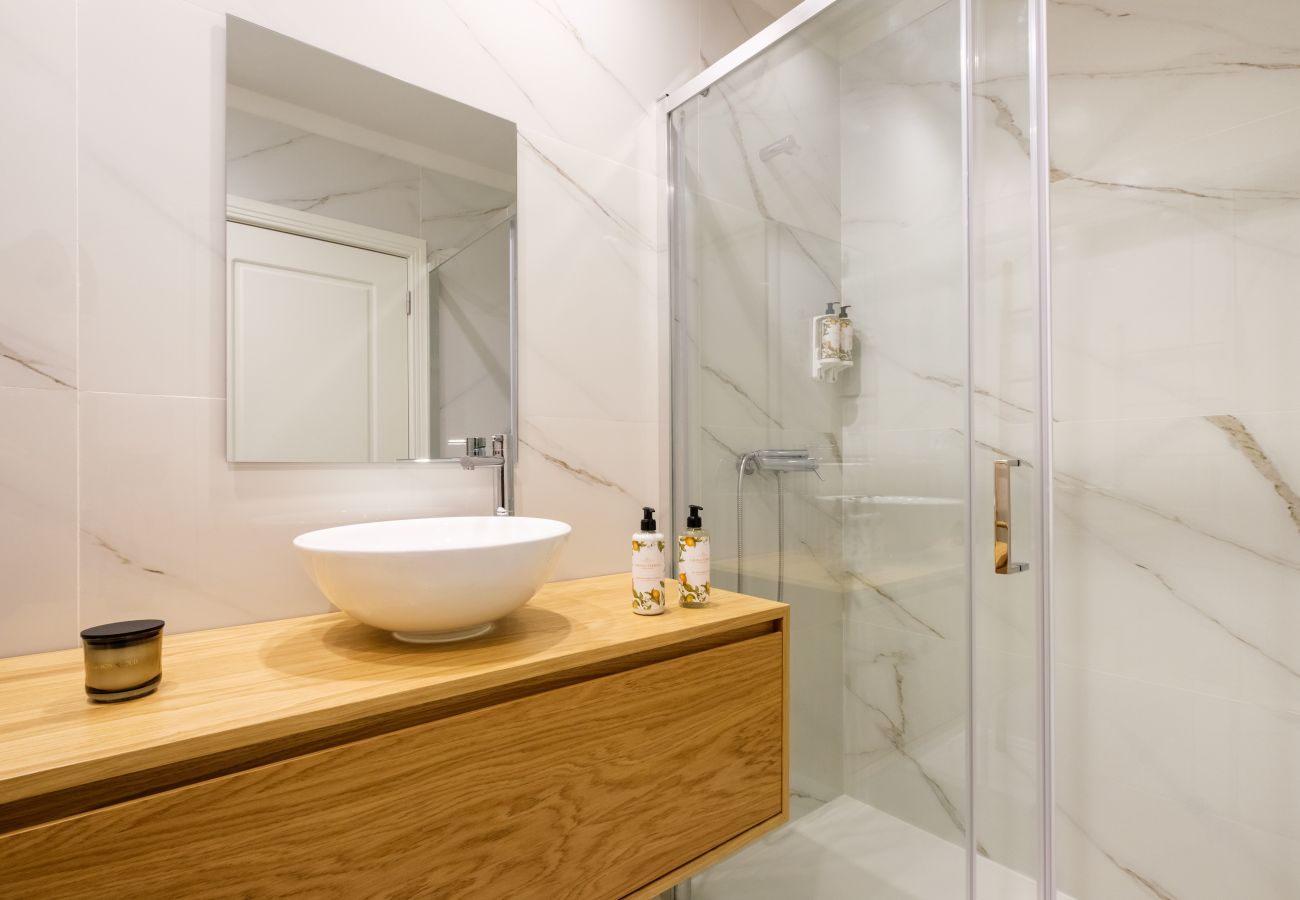 Apartment in Porto - Art Deco 34 Luxury Apartment Downtown Metro AC