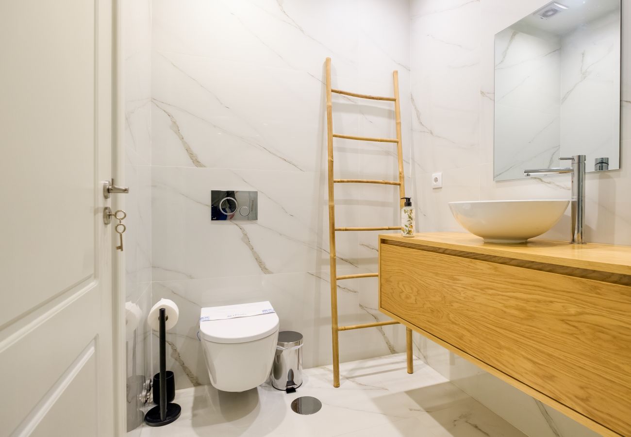 Apartment in Porto - Art Deco 34 Luxury Apartment Downtown Metro AC