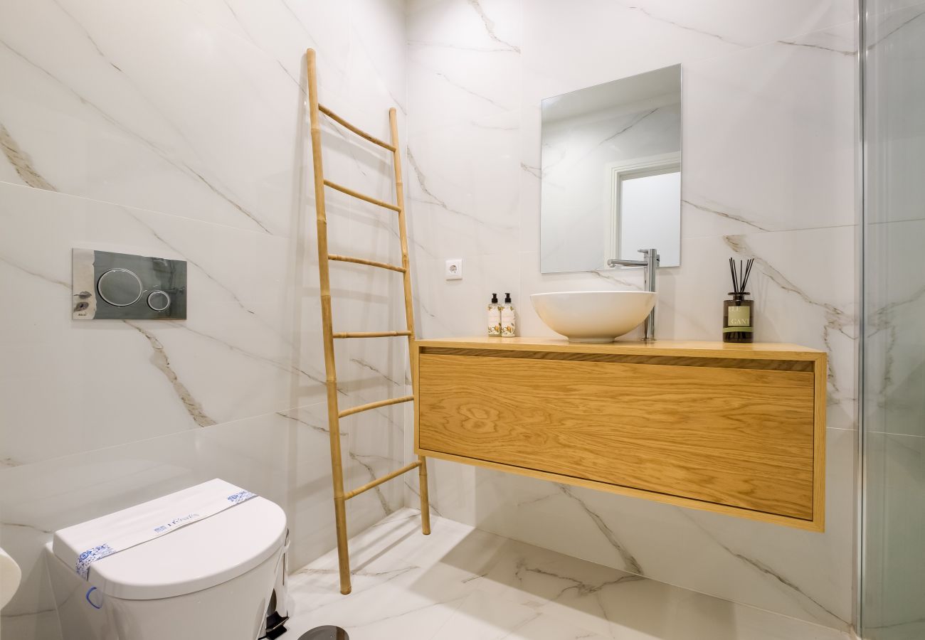 Apartment in Porto - Art Deco 34 Luxury Apartment Downtown Metro AC