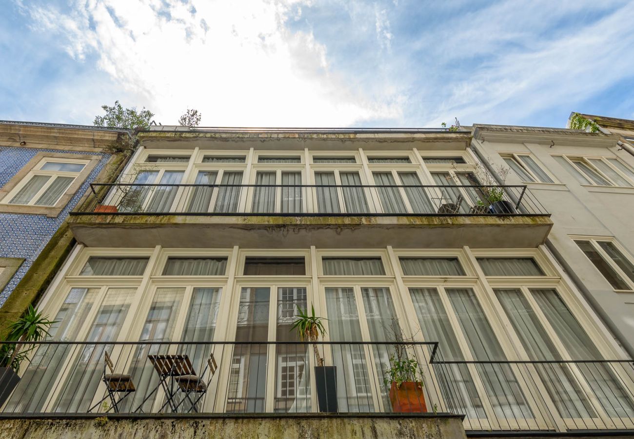 Apartment in Porto - White Lotus | Luxury 2BR with AC Downtown Porto