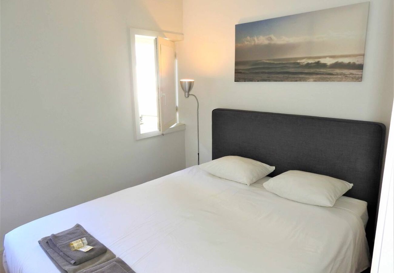 Apartment in Porto - White Lotus | Luxury 2BR with AC Downtown Porto