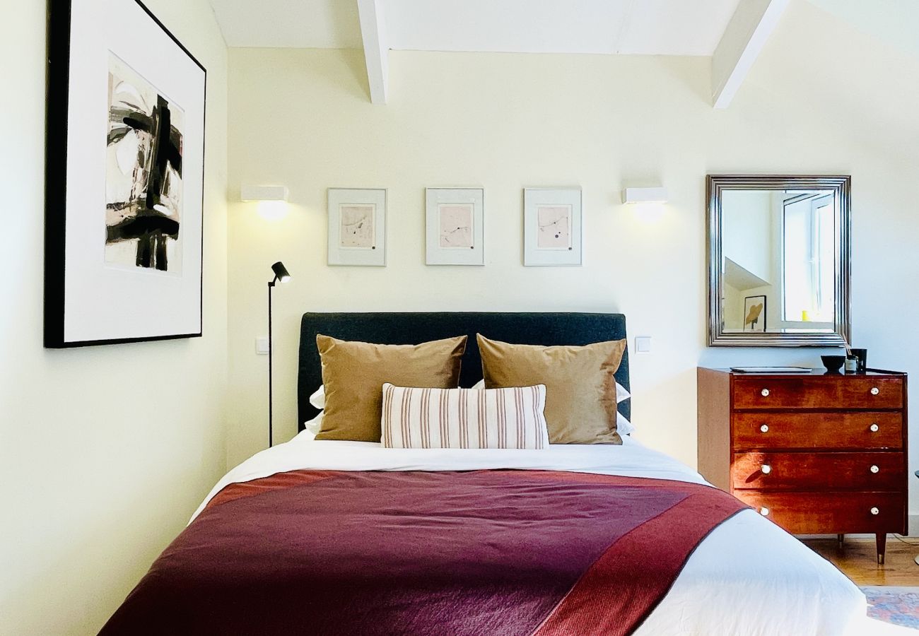 Apartment in Porto - Vaulted Loft-Baroque Chapel St.-Steps from Aliados