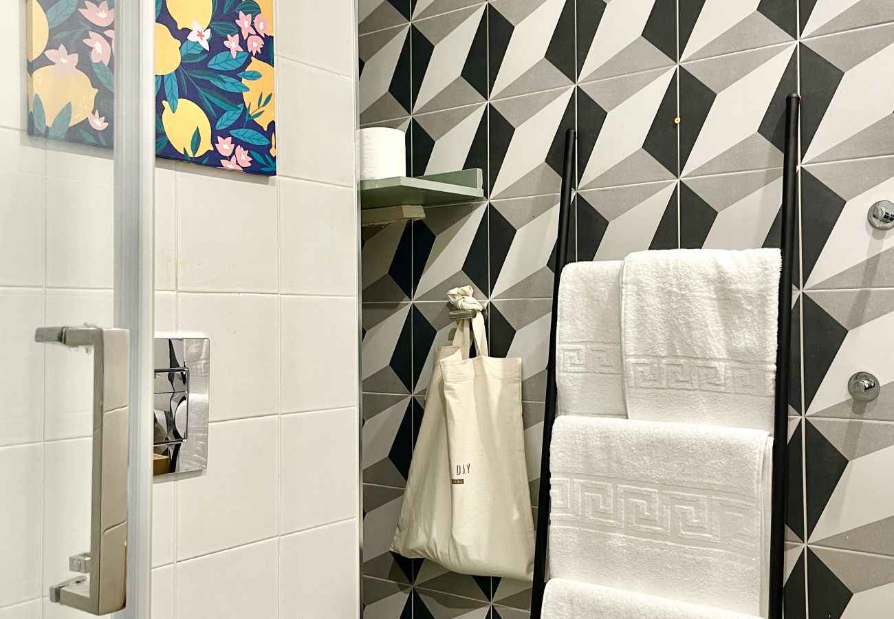 Apartment in Porto - Vaulted Loft-Baroque Chapel St.-Steps from Aliados