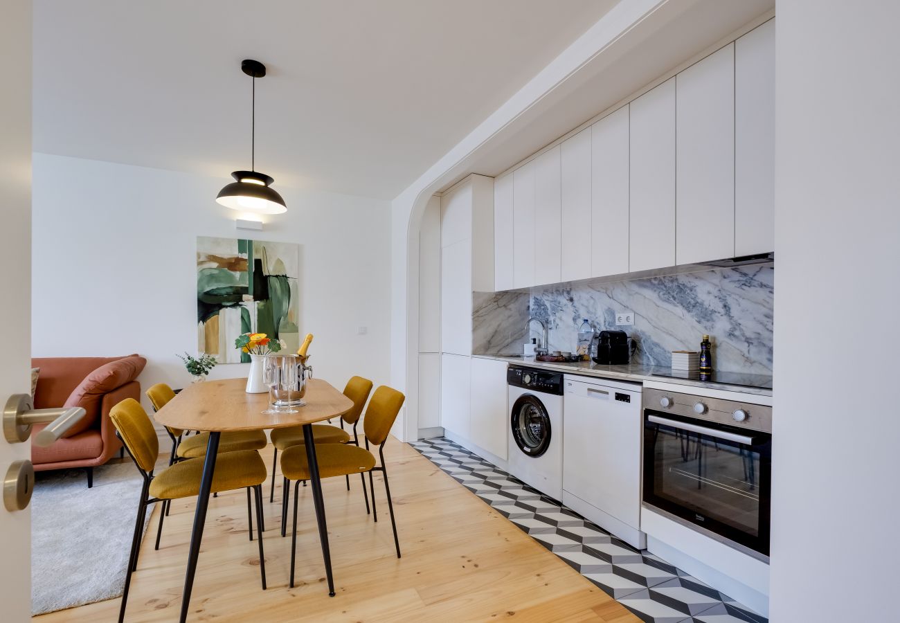 Apartment in Porto - Cedofeita Balcony Apartment W/ AC Downtown