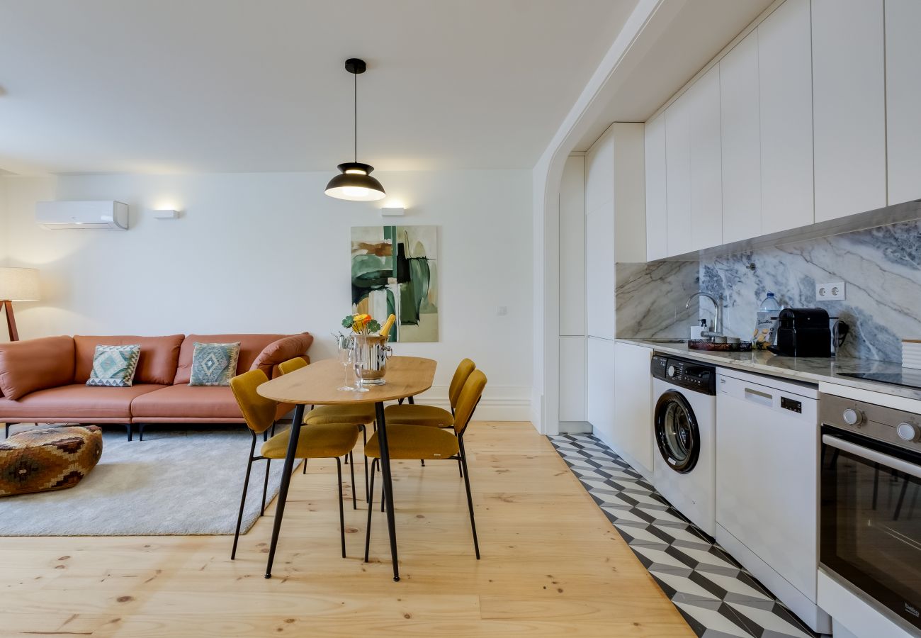 Apartment in Porto - Cedofeita Balcony Apartment W/ AC Downtown