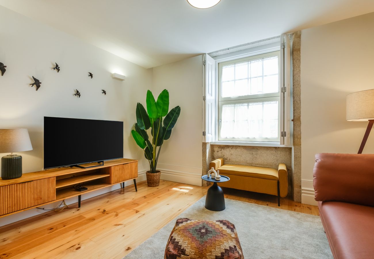 Apartment in Porto - Cedofeita Balcony Apartment W/ AC Downtown