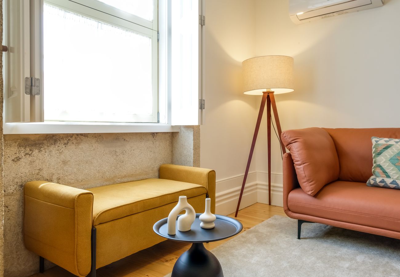 Apartment in Porto - Cedofeita Balcony Apartment W/ AC Downtown