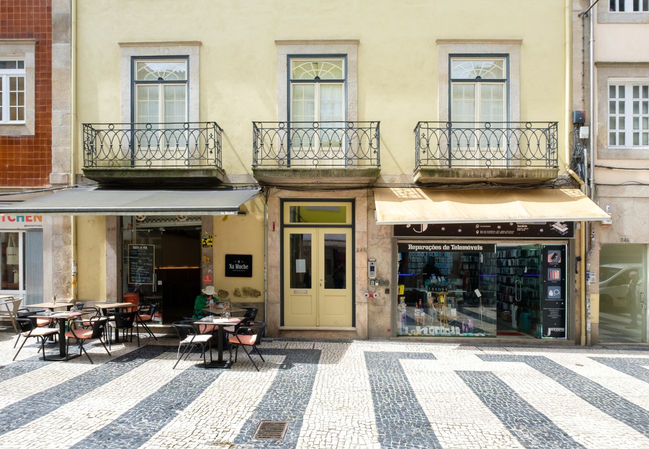 Apartment in Porto - Cedofeita Balcony Apartment W/ AC Downtown