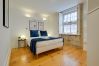 Apartment in Porto - Cedofeita Balcony Apartment W/ AC Downtown